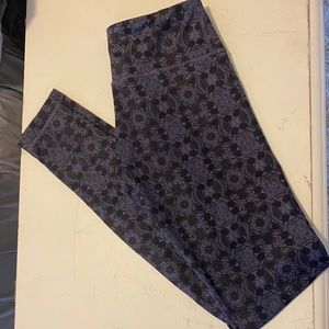 Lululemon Purple and Black Wunder Under Leggings